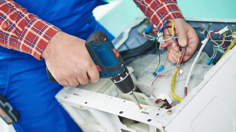 Kırkağaç Uğur Uğur çamaşır makinesi kart tamiri – Su almama arızası orijinal parça ile giderildi. - Teknik servis örneği